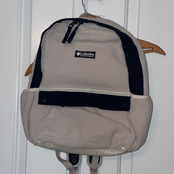 Columbia Unisex Helvetia 14L Backpack - Picture 11 of 11